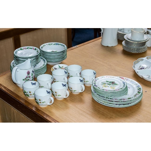 672 - Royal Worcester Dinner/Teaset - Comprising 5 Dinner Plates, 7 Side Plates, 8 Soup Bowls, 6 Side Plat... 