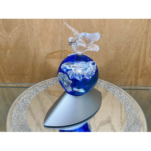 738 - Swarovski Interest. Swarovski Crystal Planet Vision 2000 Millennium Dove Earth Globe 7607 NR 000 004... 