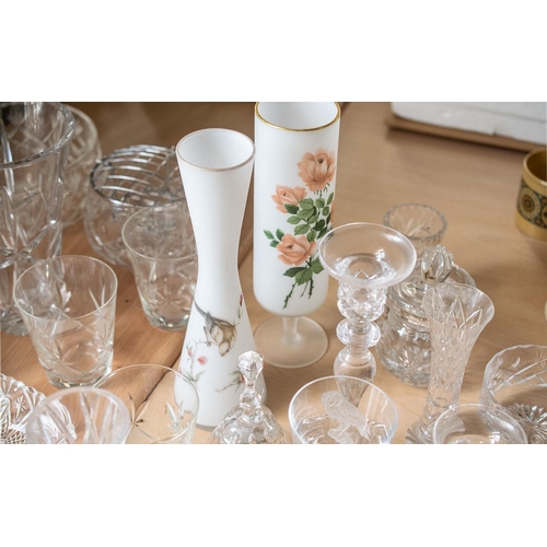 786 - Quantity of Glassware, including various sizes and designs of vases, rose bowl, fruit bowl, glasses,... 