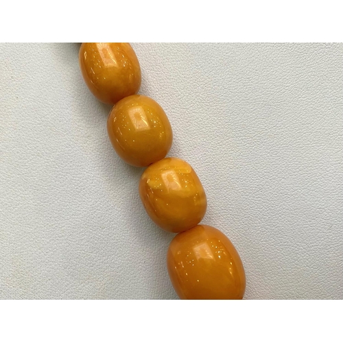 135 - Superb Quality Early 20th Century Natural Butterscotch Amber Beaded Necklace, of wonderful rich colo... 