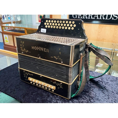 1104 - A Vintage Hohner Piano Accordion No. 959 Buenos Ceros.