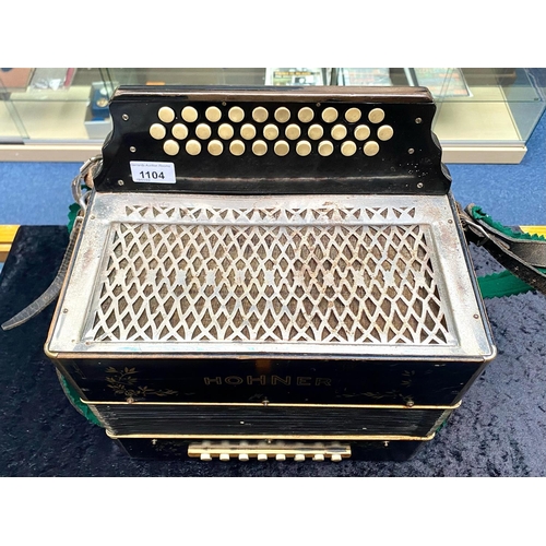 1104 - A Vintage Hohner Piano Accordion No. 959 Buenos Ceros.