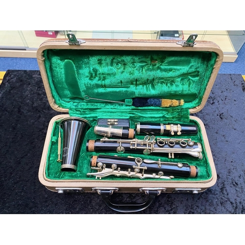 1112 - H Singhai Vintage Clarinet - Signed.  In original case.  Excellent condition.