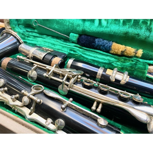 1112 - H Singhai Vintage Clarinet - Signed.  In original case.  Excellent condition.