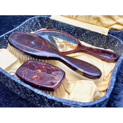 1451 - Ladies Vintage Dressing Table Set, comprising a mirror, hair brush and clothes brush in tortoiseshel... 