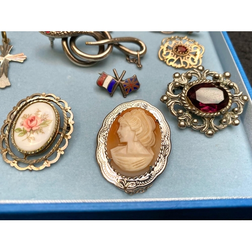 400A - Collection of Brooches, comprising Scottish thistle, stone set, china floral, cameo, heart and arrow... 