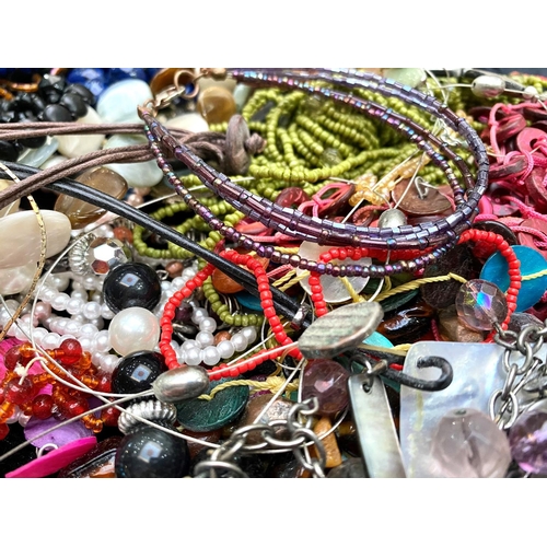 401 - Box of Costume Jewellery, comprising beads, pearls, crystal, stone set, necklaces, pendants, bracele... 