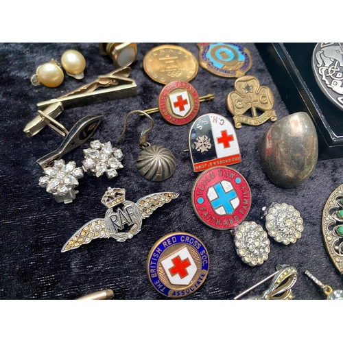 422 - Box of Assorted Jewellery & Collectibles, comprising stone set brooches, cameo earrings, Scottish pe... 