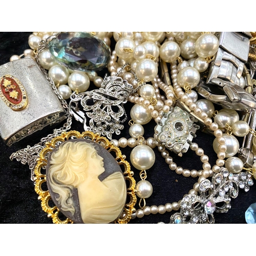 443 - Box of Good Quality Costume Jewellery, comprising Jade pendant, brooches, boxed David Jones cufflink... 