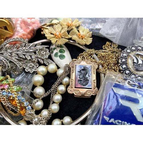 443 - Box of Good Quality Costume Jewellery, comprising Jade pendant, brooches, boxed David Jones cufflink... 