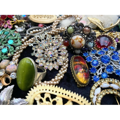 462 - Collection of Quality Costume Jewellery,  including vintage brooches set with stones, crystals, pear... 