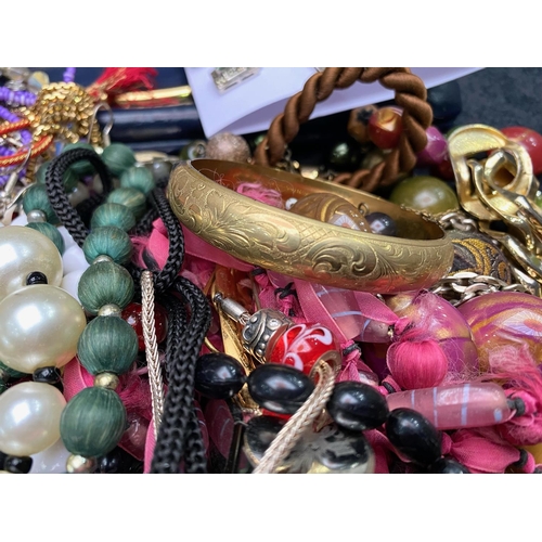 490 - Box of Costume Jewellery including pearls, bangles, beads, bracelets, chains, brooches, pendants, ea... 