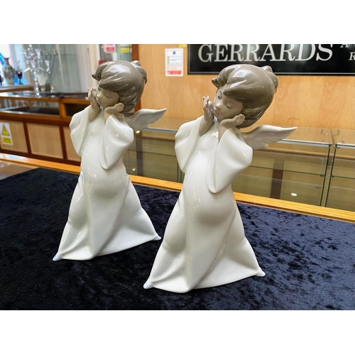 611 - Two Lladro Angels, measuring approx. 9'' tall, 'Curious Angels'.  In excellent condition.  HN 4960.