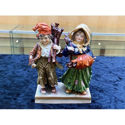 636 - Sitzendorf 19th Century Fine Hand Painted Figure Depicting a Pair of Young Children ( Wood Gatherers... 