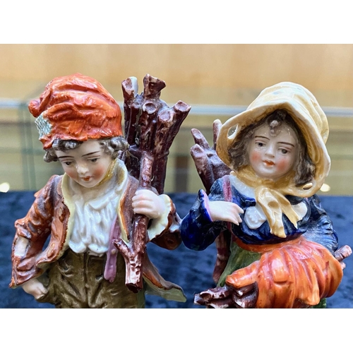 636 - Sitzendorf 19th Century Fine Hand Painted Figure Depicting a Pair of Young Children ( Wood Gatherers... 