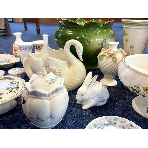 746 - Collection of Porcelain, comprising Aynsley 'Somerset' pedestal fruit bowl, Aynsley 'Cottage Garden'... 