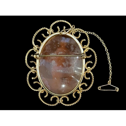 77 - Elizabeth II Attractive & Superior 9ct Gold Mounted Shell Cameo Brooch, depicts a naked female being... 