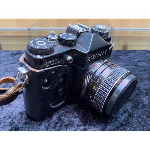 1362 - Vintage Zenit TTL Camera in leather case, a nice quality camera with leather carry case and lens No.... 