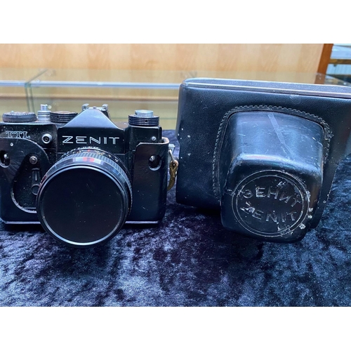 1362 - Vintage Zenit TTL Camera in leather case, a nice quality camera with leather carry case and lens No.... 