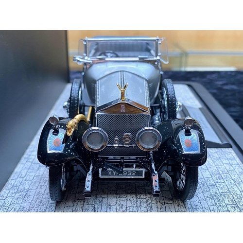 1366 - Franklin Mint 1925 Rolls-Royce Silver Ghost Die Cast Model, precision crafted in 1:24 scale, hand-as... 