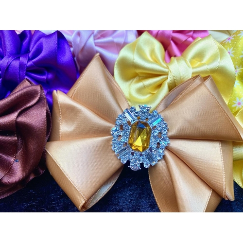 1584 - Haberdashery Interest - Large Collection of Beautiful Ribbon Hair Bows, 44 fitted with clips, plus s... 