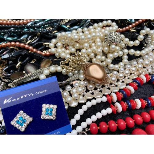 451 - Collection of Costume Jewellery, comprising pearls, beads, chains, crystal stones, diamonte, pendant... 