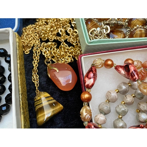 496 - A Collection of Assorted Costume Jewellery comprising beads, vintage jewellery, necklaces, assorted ... 