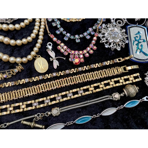 497 - A Collection of Assorted Costume Jewellery comprising beads, vintage jewellery, necklaces, assorted ... 