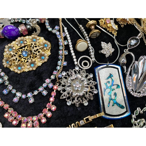 497 - A Collection of Assorted Costume Jewellery comprising beads, vintage jewellery, necklaces, assorted ... 