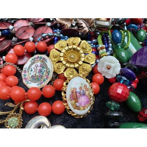 499 - A Collection of Assorted Costume Jewellery comprising mainly beads, vintage jewellery, necklaces etc... 