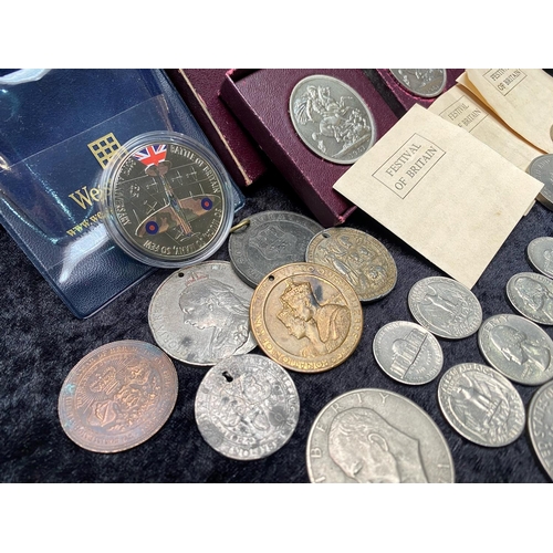 500 - Collection of Mixed Coins, some silver, together with bank notes from around the world.  Includes UK... 