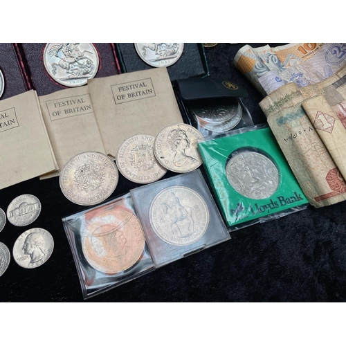 500 - Collection of Mixed Coins, some silver, together with bank notes from around the world.  Includes UK... 