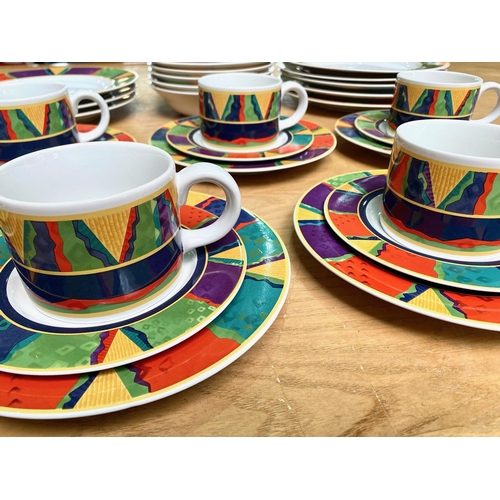 660 - Oneida Colourful Dinner Service, Table Trends Range Style 'Vibrato'.  comprises 8 Dinner Plates, 8 B... 