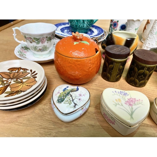 1370 - Box of Collectible Porcelain & Pottery, comprising vases, jugs, celery holder, lidded jam pot, trink... 