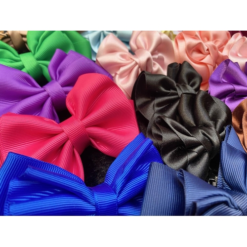 1584 - Haberdashery Interest - Large Collection of Beautiful Ribbon Hair Bows, 44 fitted with clips, plus s... 