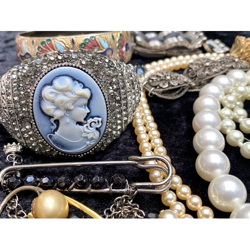 406 - Good Collection of Costume Jewellery, comprising bangles, bracelets, brooches, pearls, watches, earr... 