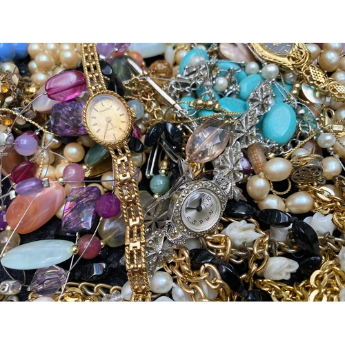 418 - Good Collection of Costume Jewellery, comprising bracelets, brooches, pearls, beads, watches, earrin... 