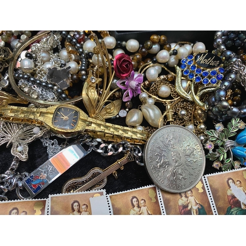 388 - Large Collection of Costume Jewellery. Large Collection of Designer Boxed Costume Jewellery, Also Vi... 