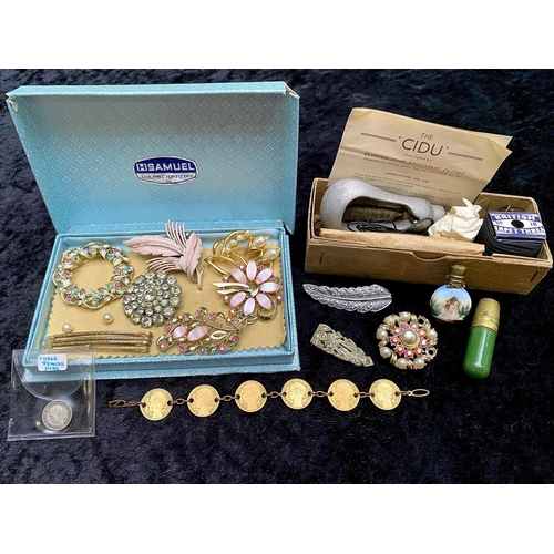 425 - Box of Vintage Brooches, including crystal set, pearl set, pink stone set, together with a miniature... 