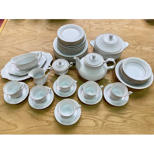 644 - Chodziez White Porcelain Dinner Service, Chodziez Iwona.  classic 6 place dinner & tea service inclu... 