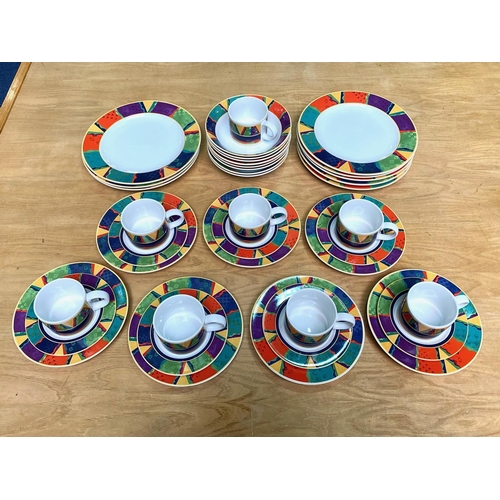 668 - Oneida Colourful Dinner Service, Table Trends Range Style 'Vibrato'.  comprises 8 Dinner Plates, 8 B... 