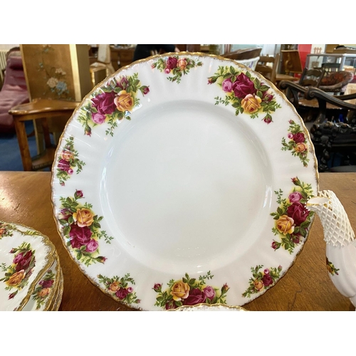 726 - Royal Albert 'Old Country Roses' Set, comprising teapot, four tea cups, sugar bowl, milk jug, sandwi... 