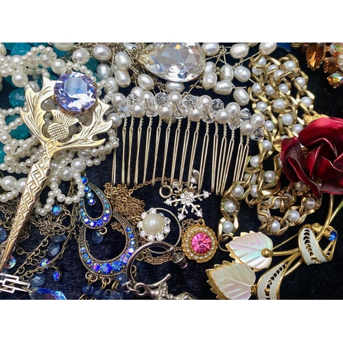 464 - Collection of Vintage Costume Jewellery, comprising brooches,  pearls, bangles, beads, watches, etc.