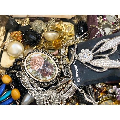 466A - Box of Costume Jewellery, comprising brooches, earrings, crystal set necklaces, beads, pearls, brace... 