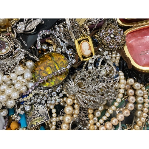 466A - Box of Costume Jewellery, comprising brooches, earrings, crystal set necklaces, beads, pearls, brace... 