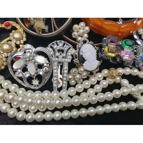 468 - Collection of Vintage Costume Jewellery, comprising necklaces, pearls, beads, bracelets, watches, pe... 