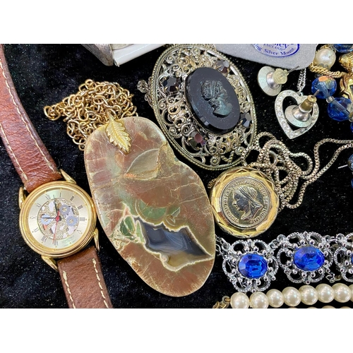 469 - Collection of Vintage Costume Jewellery, comprising necklaces, pearls, beads, bracelets, watches, pe... 