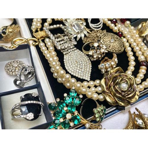 476 - Large Quantity of Vintage Quality Costume Jewellery, including brooches crystal and pearl set, cryst... 