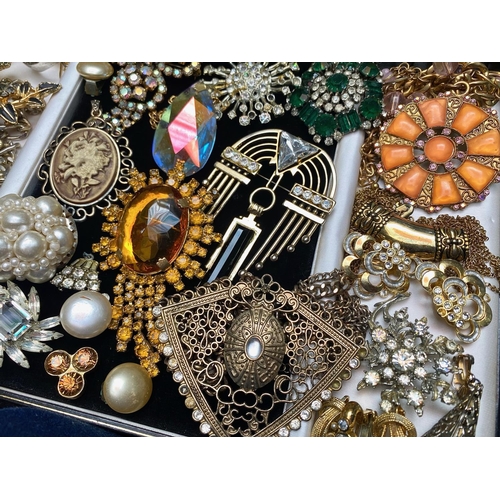 476 - Large Quantity of Vintage Quality Costume Jewellery, including brooches crystal and pearl set, cryst... 