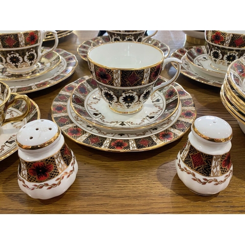 518 - Staffordshire Pottery Tea/Dinner Service, comprising tea pot, milk jug, sugar bowl, seven large tea ... 